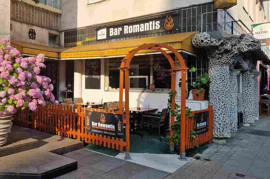 Bar Romantis