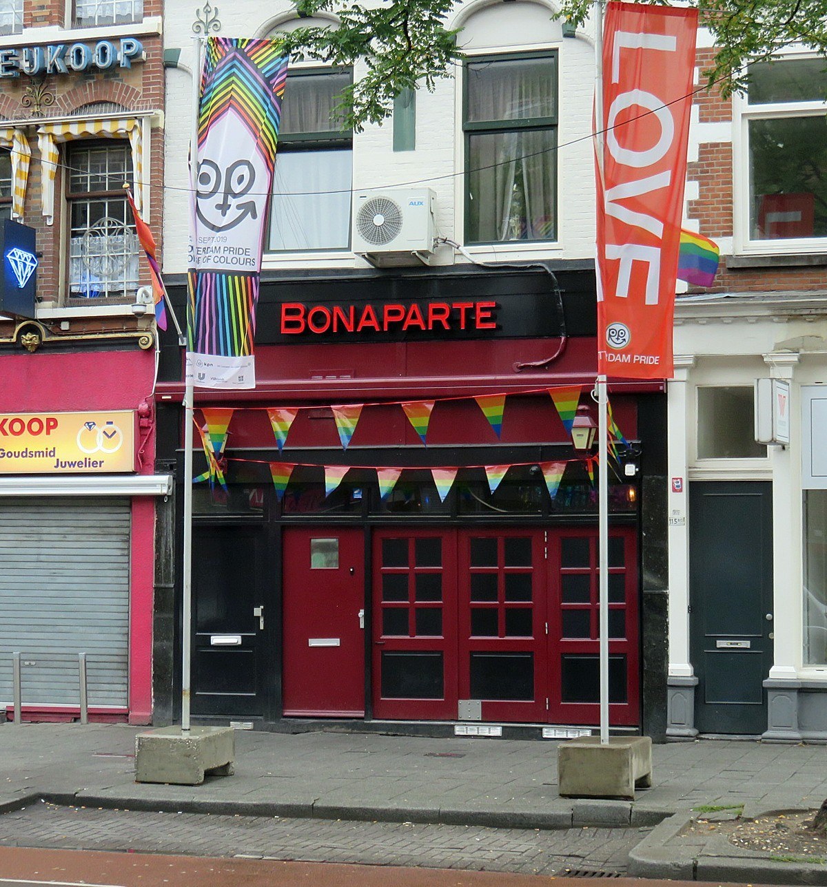 Gay & Dragcafé Bonaparte in Rotterdam