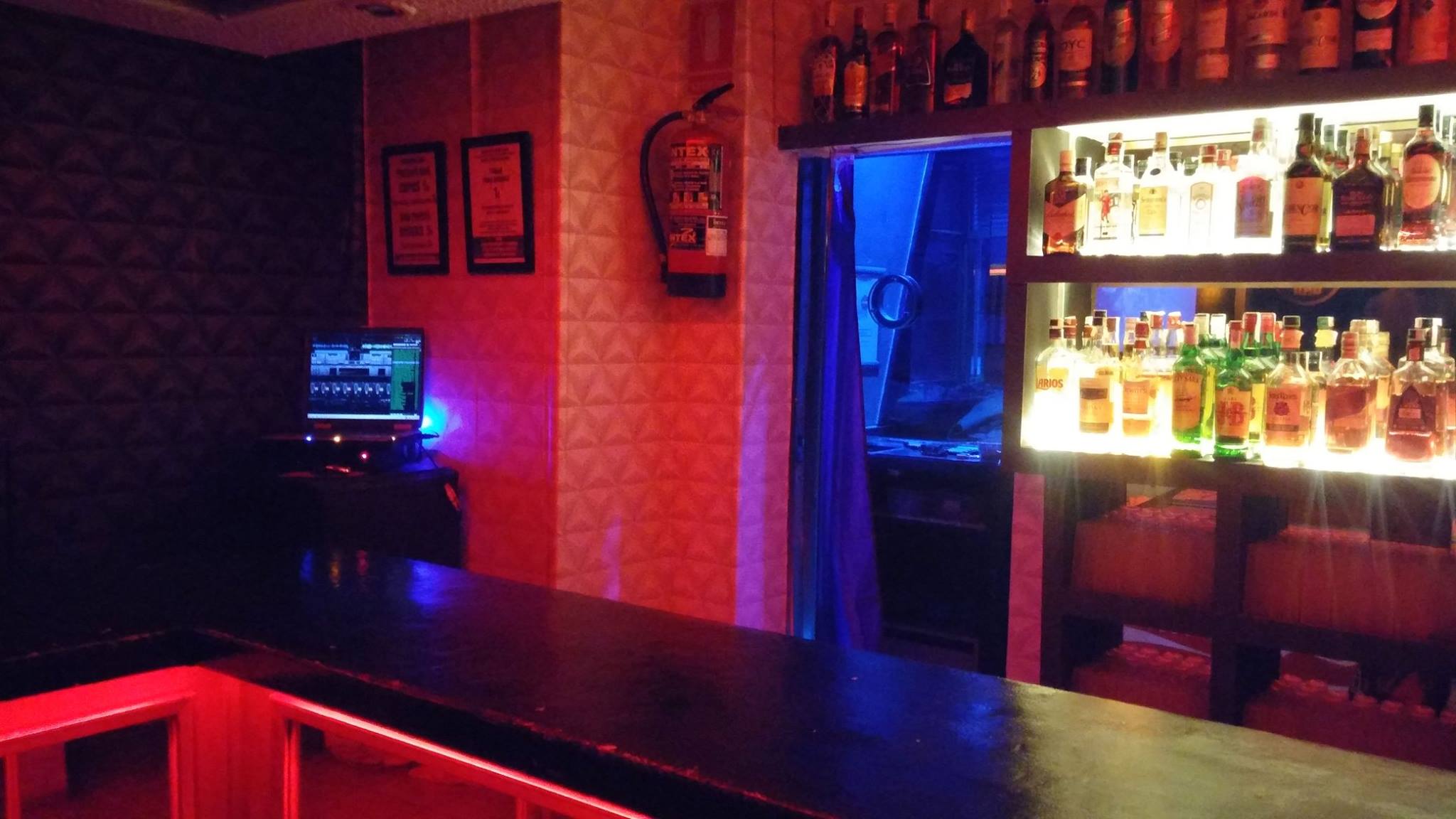 Shower & Bar photo 2